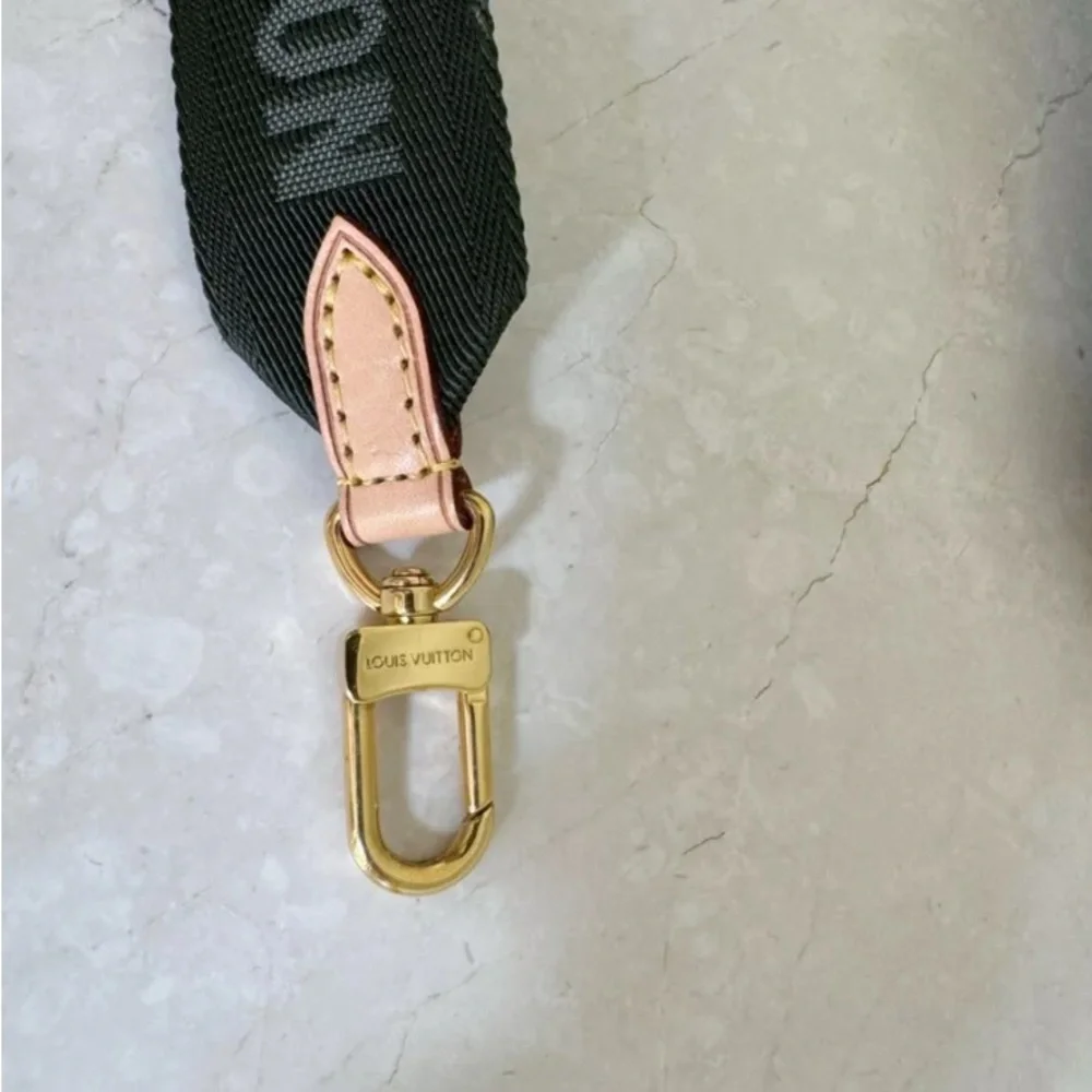 Louis Vuitton bandouliere strap with Gold Buckle - Picture 7 of 7